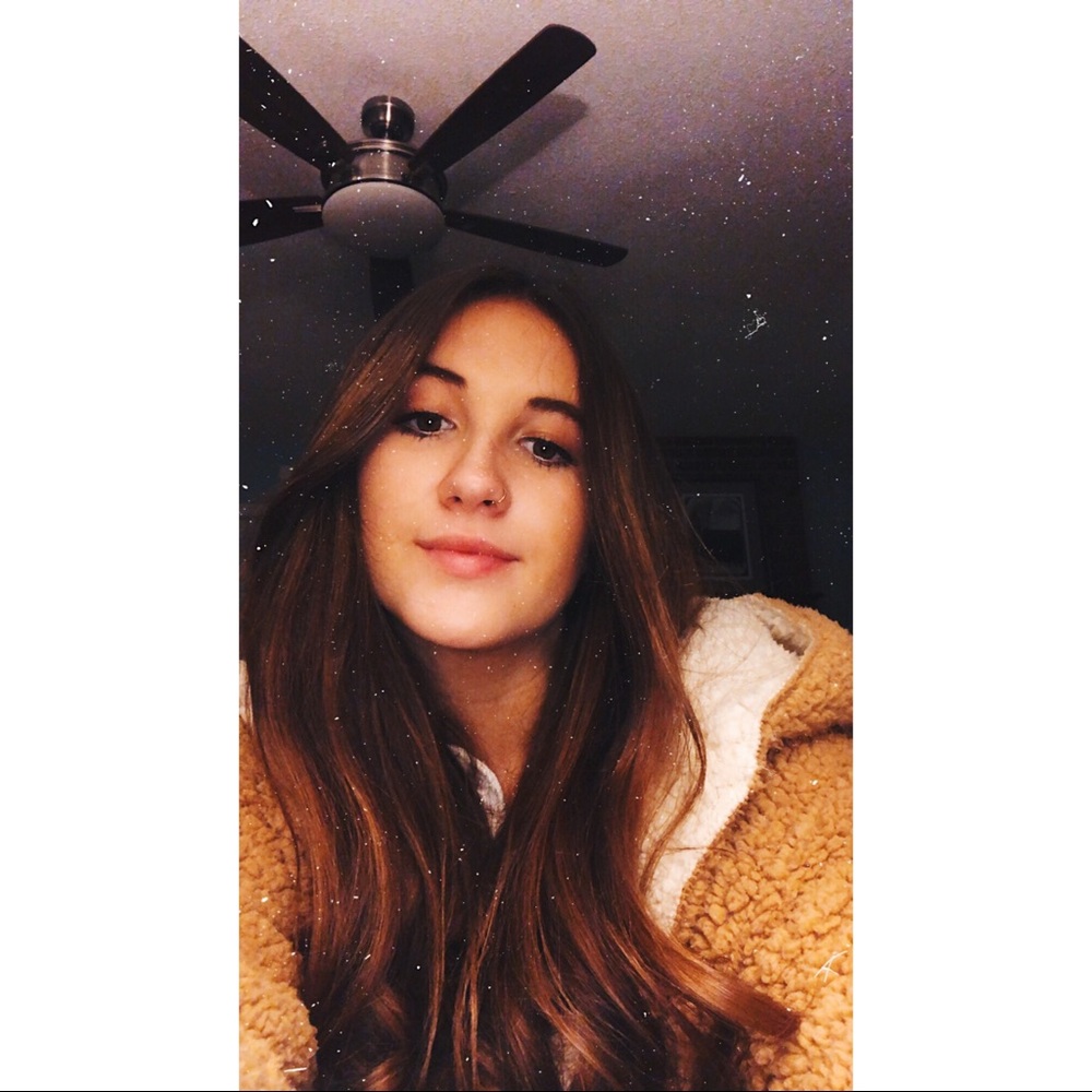 Meet your Posher, Claire